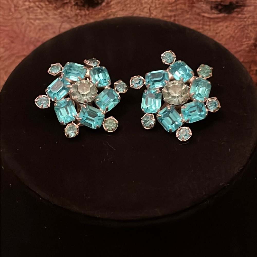 60’s Vintage Weiss Clip On Earrings Blue Glass Rhinestones